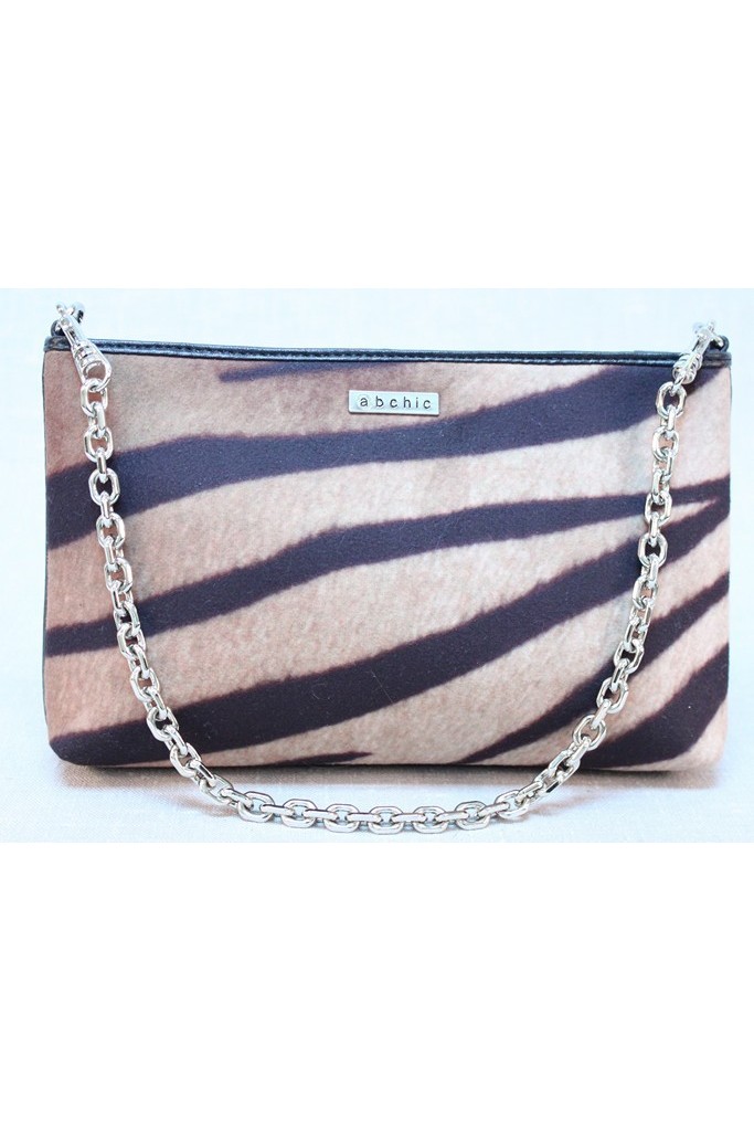 Сумка на декоративной цепочке.